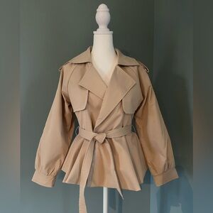 On Trend Short Women's Trench Coat